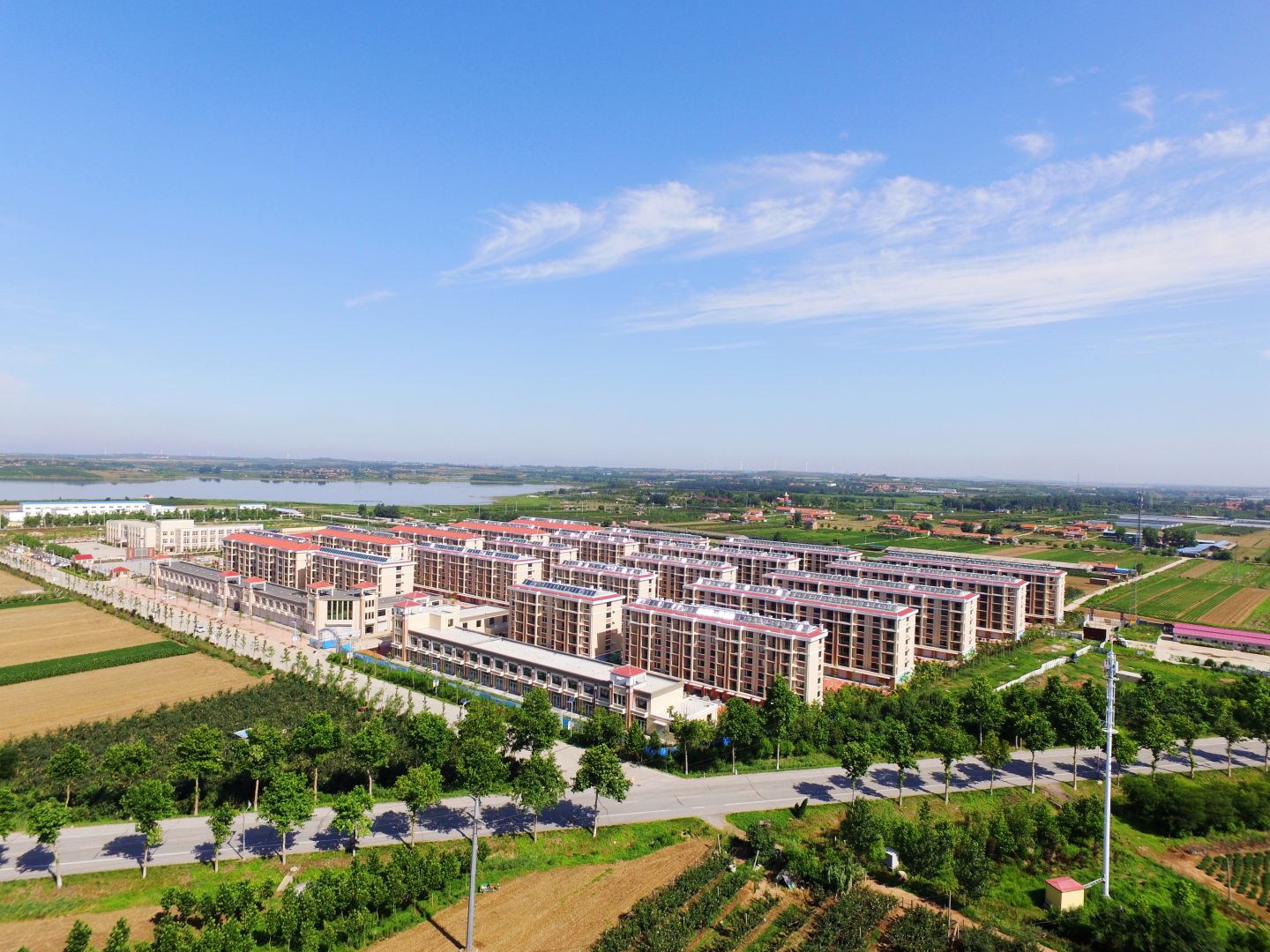 青岛好博电子体育_好博（中国）集团莱西平度公司河头店镇龙泉湖社区项目实景图01_compressed